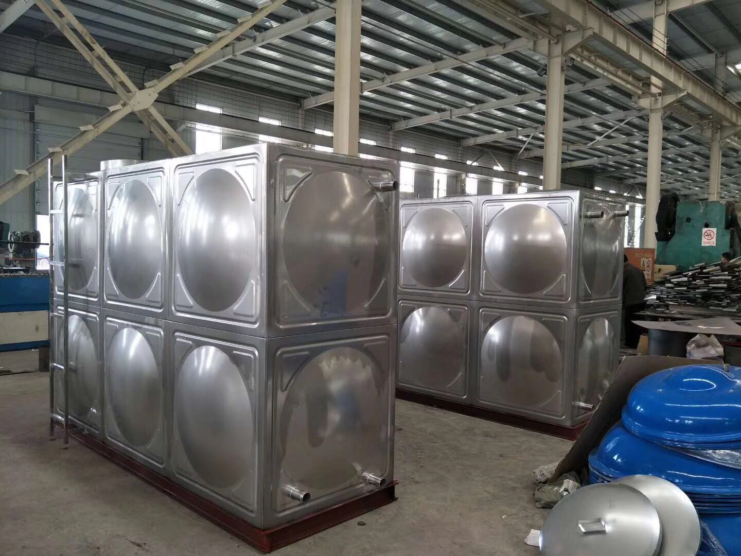 不銹鋼水箱車(chē)間展示